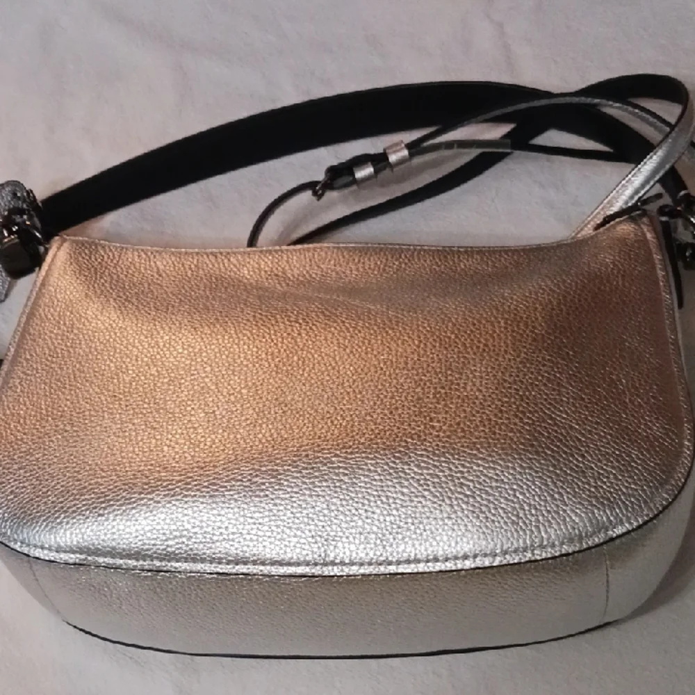 Coach - Picture 4 of 5